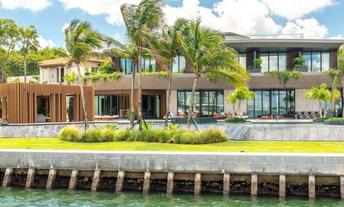 Recorrido por las casas de los famosos