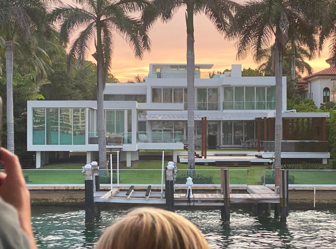 Recorrido por las casas de los famosos