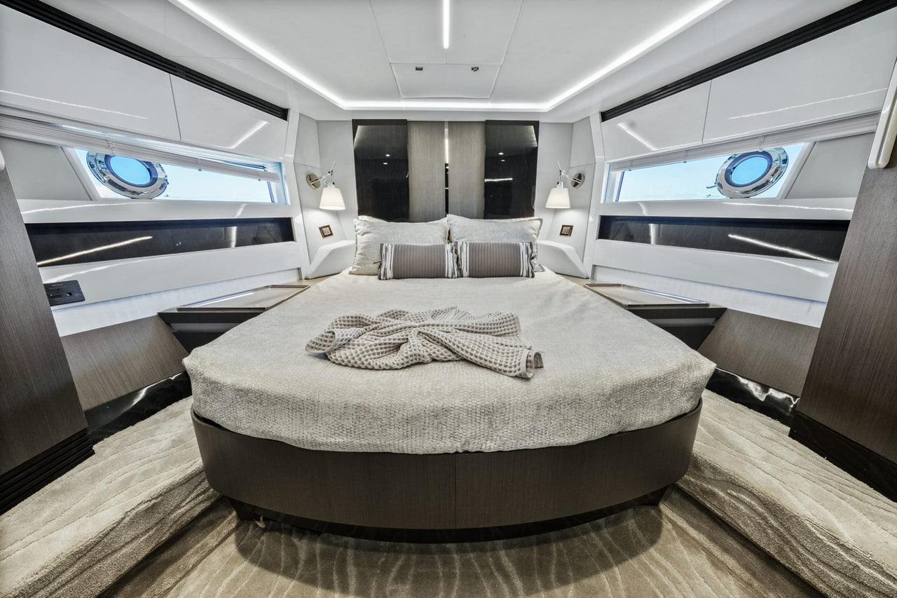 Azimut S7 72 ft.